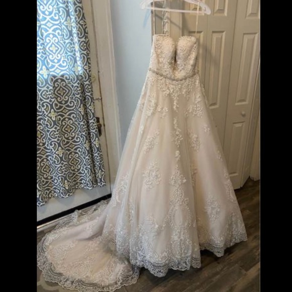 Maggie Sottero Dresses & Skirts - ****SOLD****      Ivory Maggie Sottero Wedding Dress — Fits like an 8 32DD
